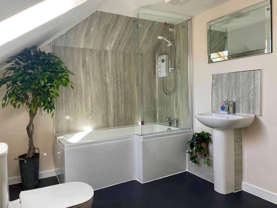 Vennel Street Apartments Stewarton ภายนอก รูปภาพ
